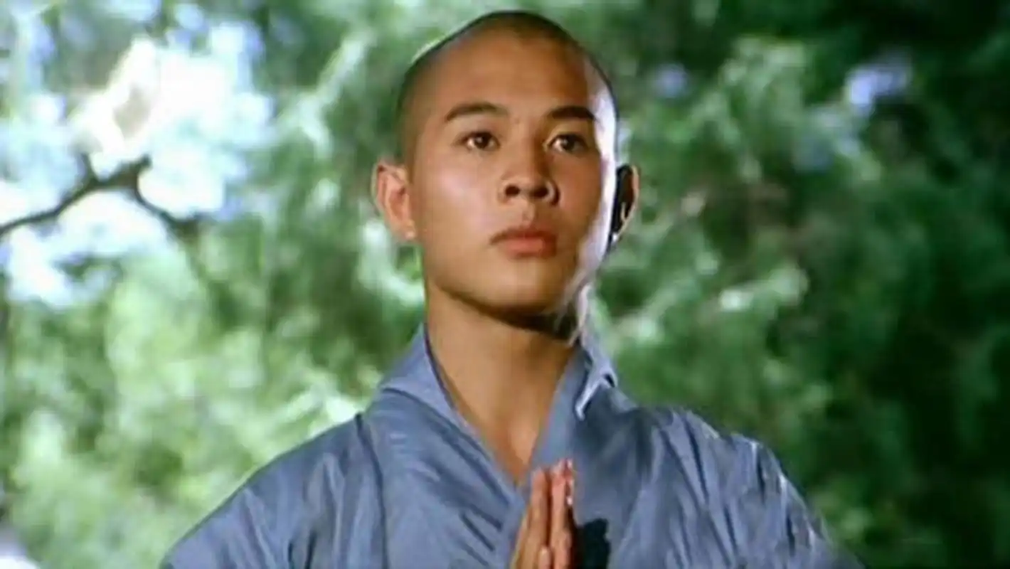 李连杰80年代的老照片,那时,李连杰正以电影《少林寺》首次亮相大银幕