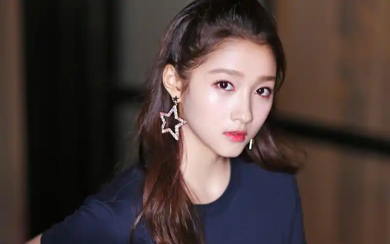 国民闺女关晓彤壁纸(4/6)