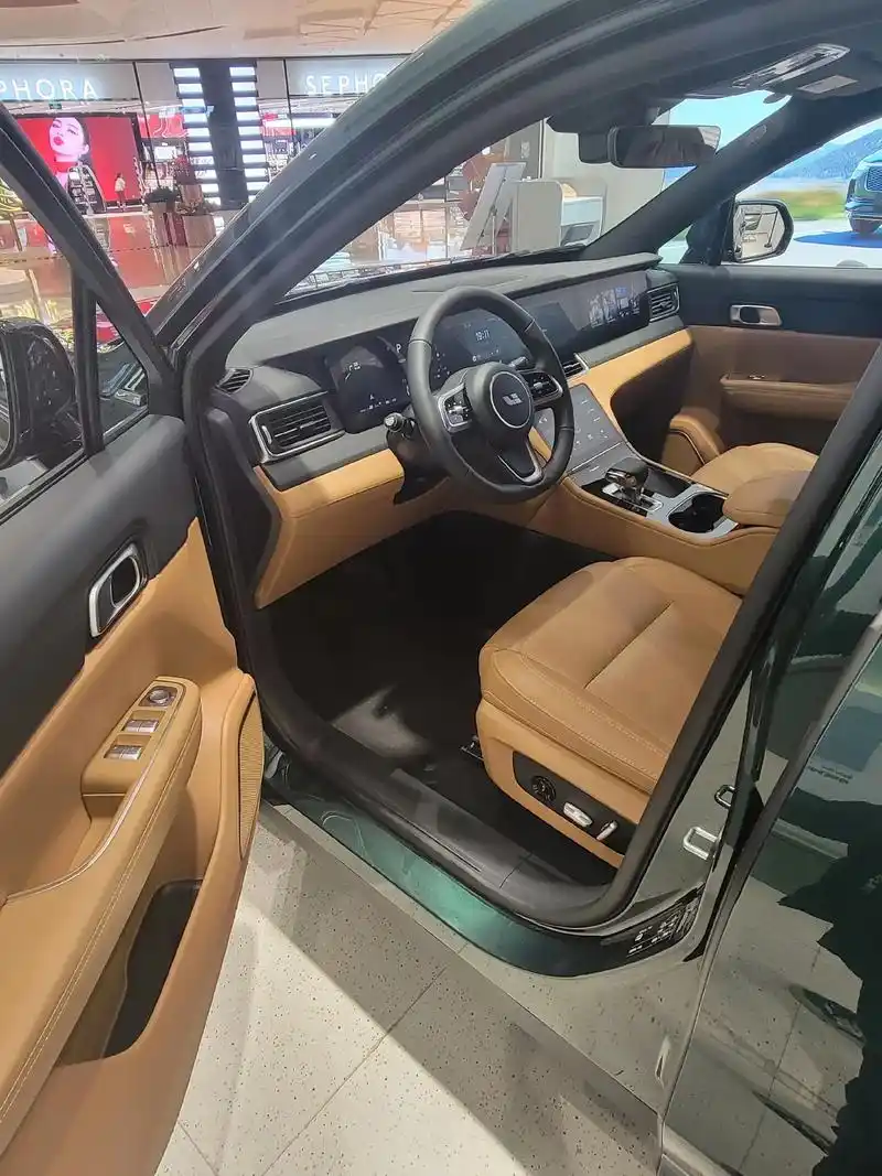 理想one,棕色内饰好看,还是白色内饰好看呀,好纠结#理想o - 抖音