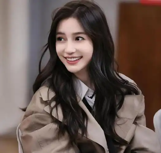 杨颖高调晒全家福庆生7岁小海绵正脸照首曝光像极了黄晓明