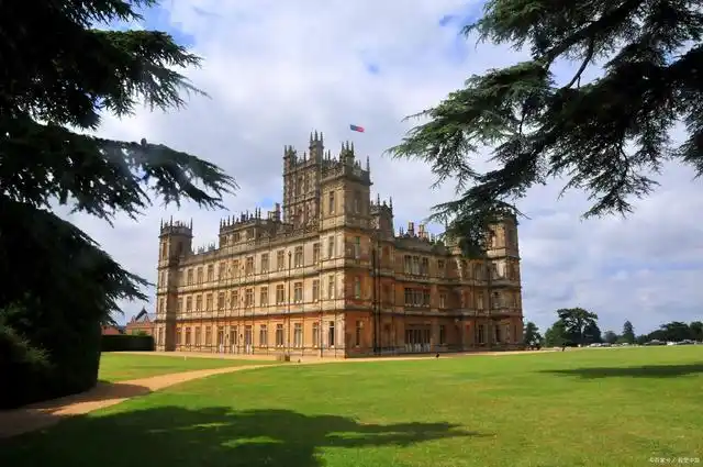 因为人手短缺,经典英剧《唐顿庄园》的原型海克利尔城堡不得不搁置其