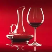 红酒高脚杯唯美头像 用高脚杯端红酒头像_微信头像图片大全
