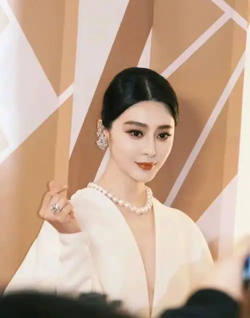 43岁范冰冰闪婚富豪男友其最新状态曝光网友震惊怎么这样了