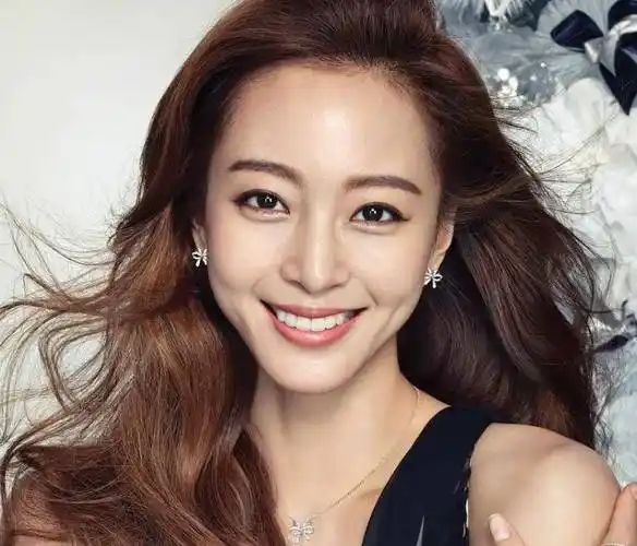 原创恭喜39岁韩剧女王宣布恋情韩艺瑟晒新欢正面照帅气不输明星