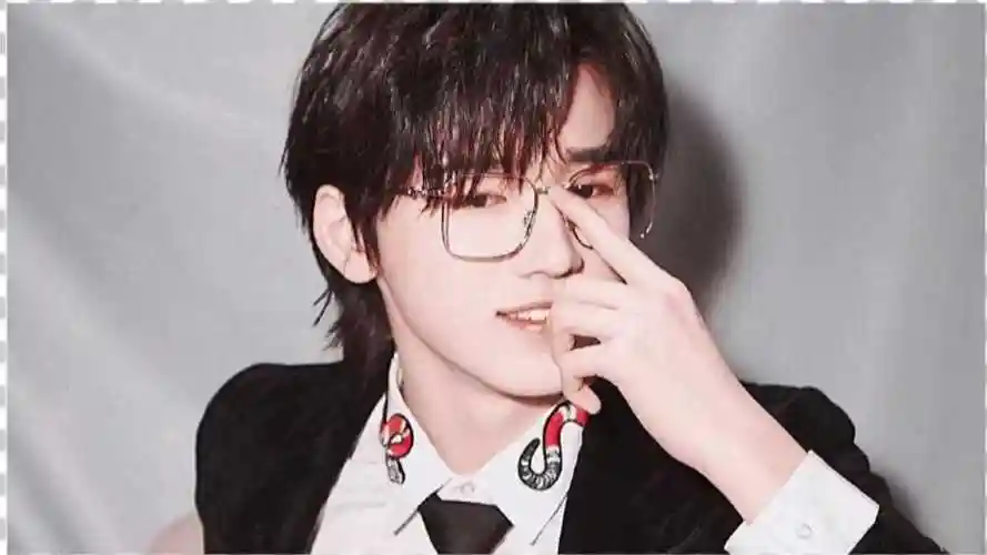 时代少年团全员戴眼镜有多惊艳宋亚轩刘耀文高贵冷艳马嘉祺丁程鑫霸气