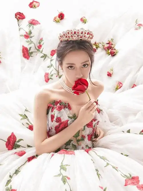 95一个超级适合戴王冠的女人——迪丽热巴