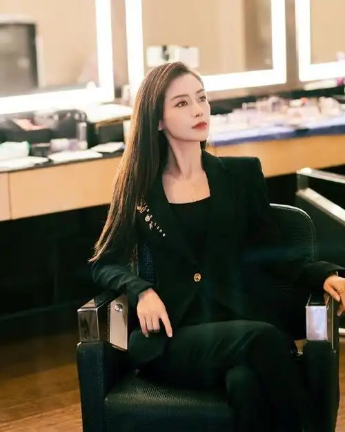 angelababy西装造型又美又飒
