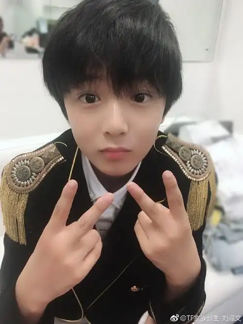 刘耀文转笛子##刘耀文 超绝少年气