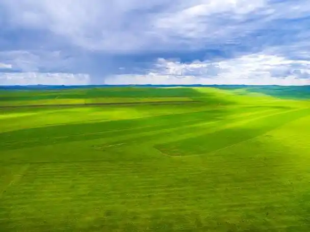内蒙古大草原,是我国最美的自然景观之一,每年吸引着来自世界各地的