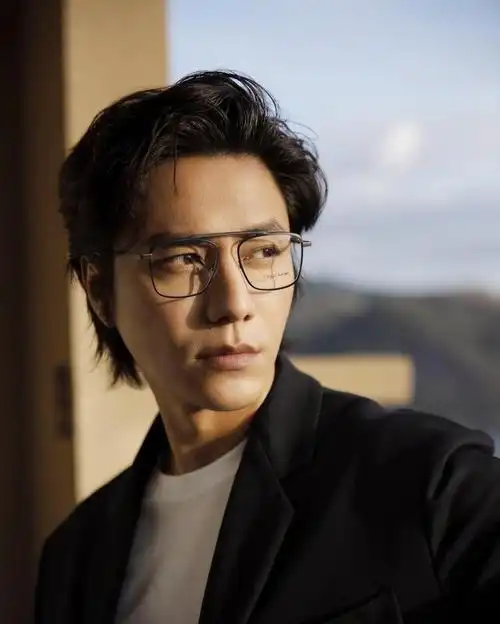 陈坤:中国演艺界的多才多艺艺术家陈坤,作为中国大陆的知名男演员,以