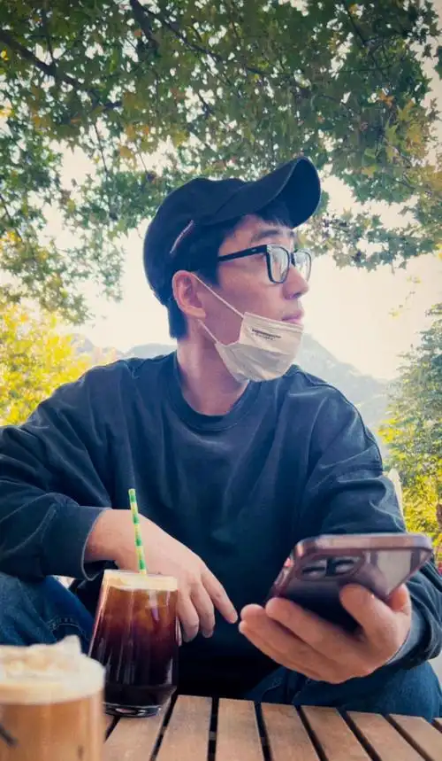 内娱戴眼镜最好看的明星##朱一龙