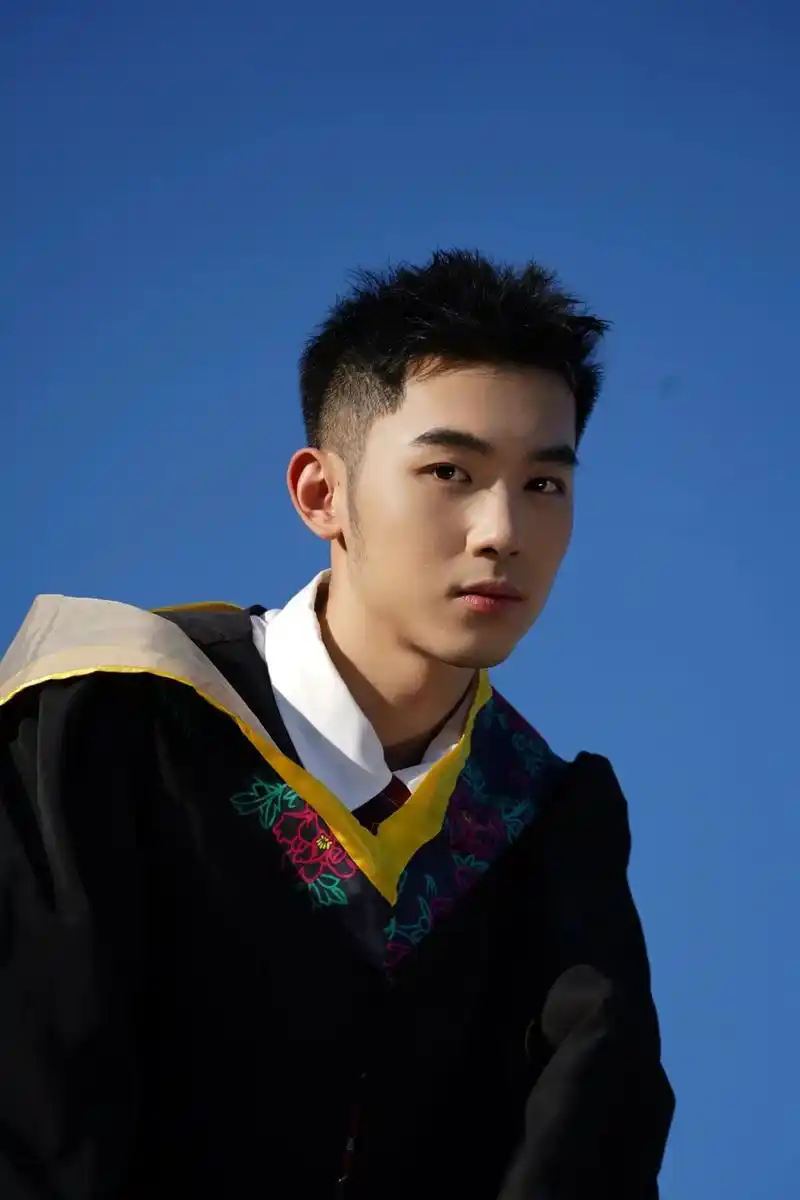 今天是厦大工科男97#厦门大学 #学士服 #男大学生 #毕业 - 抖音