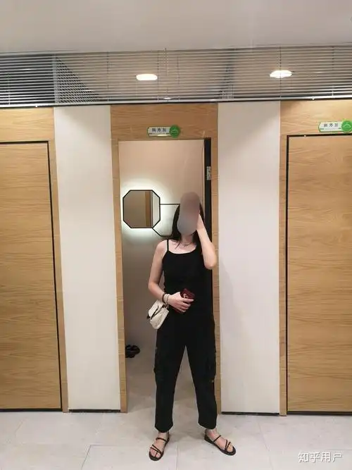 女生身高168体重130很胖吗