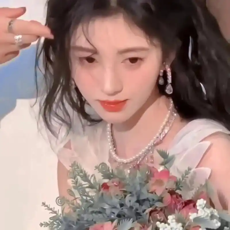 鞠婧祎/头像/氛围感7815 评论区可留下你们的头像需求,我会抽空