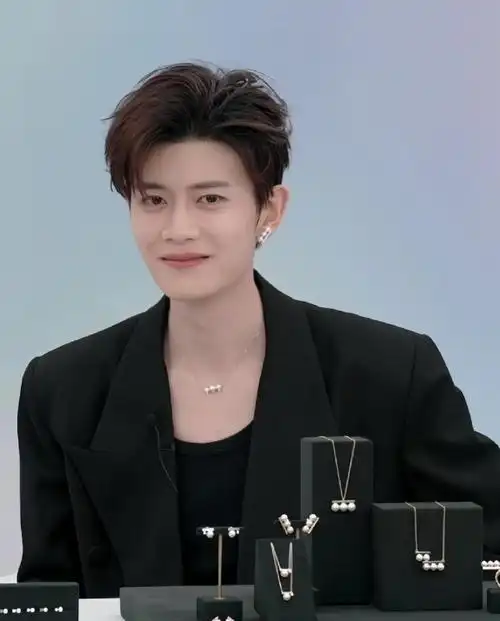 任嘉伦  我喜欢的你  干净却也温柔  笑起来的时候