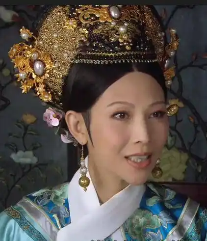 2名称:珠帘密合 类型:耳环 人物:皇后中间的蓝色凤凰口衔一颗流水状的