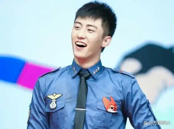 服兵役的男人黄景瑜娱乐圈有另一条路叫以退为进