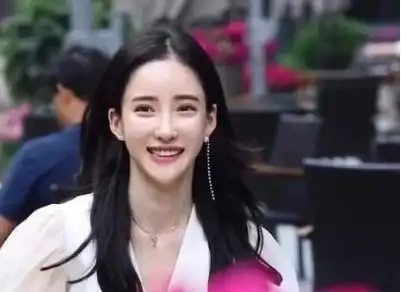 潘南奎再次撞脸艾比,俩人到底有多像?站在一起根本分不清