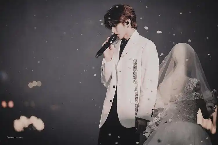 蔡徐坤这个舞台真的好梦幻