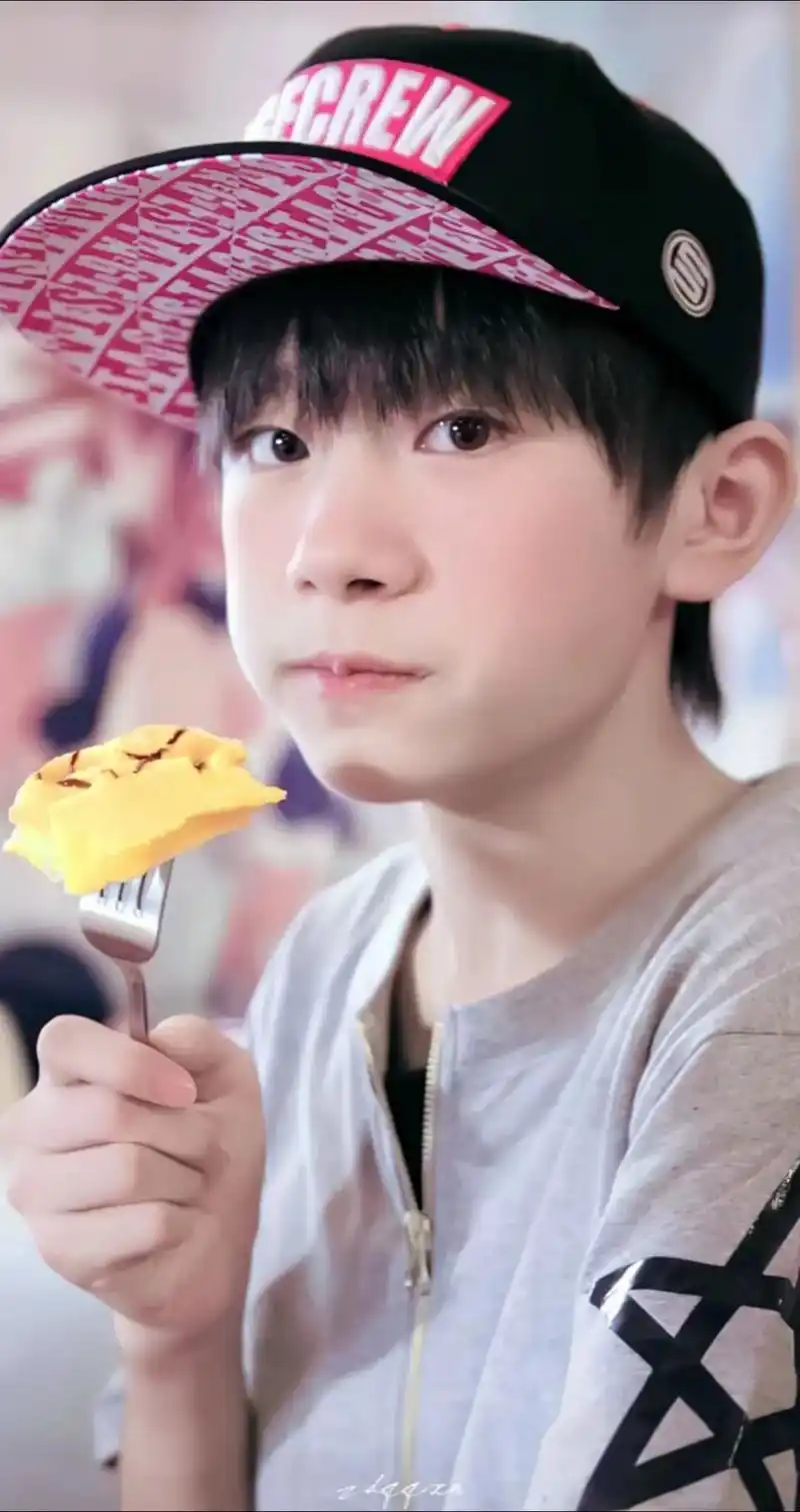 梨花哪有玺宝香#易烊千玺 #治愈系笑容 - 抖音