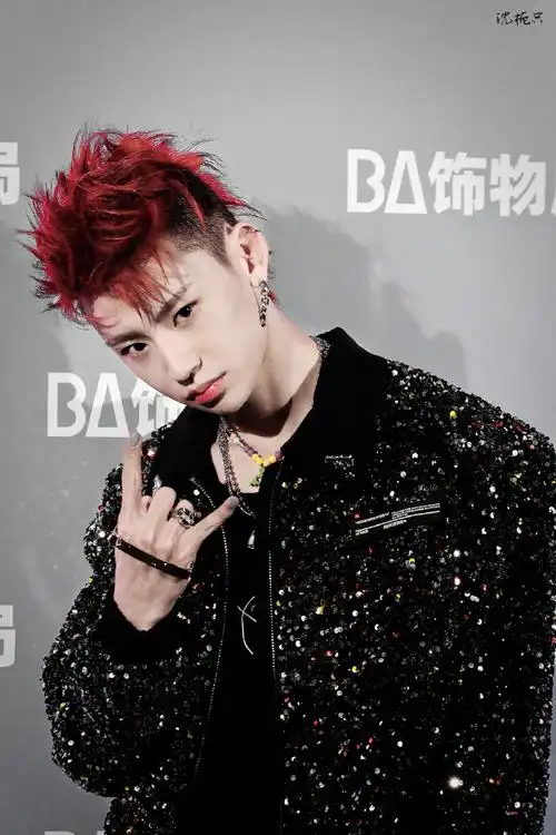 小鬼代言ba饰物局#小鬼王琳凯今晚活动饭拍~红发造型绝绝子!