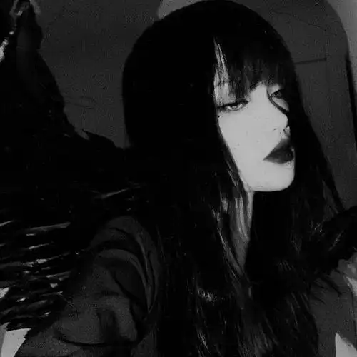 【微信头像】女半身黑白