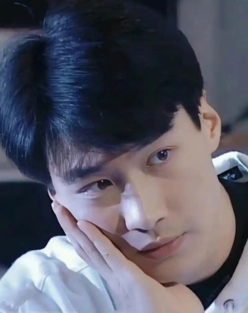 黎明年轻的颜值放到现在,秒杀现在的小鲜肉