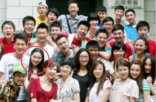 宋轶上大学时有很多人追,好友张睿爆料,看完上照片我信了!