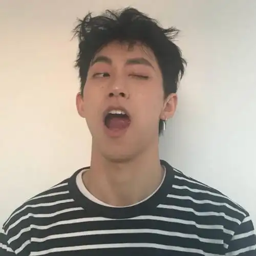 斜眼逗比_男生搞笑头像图片_扣扣居