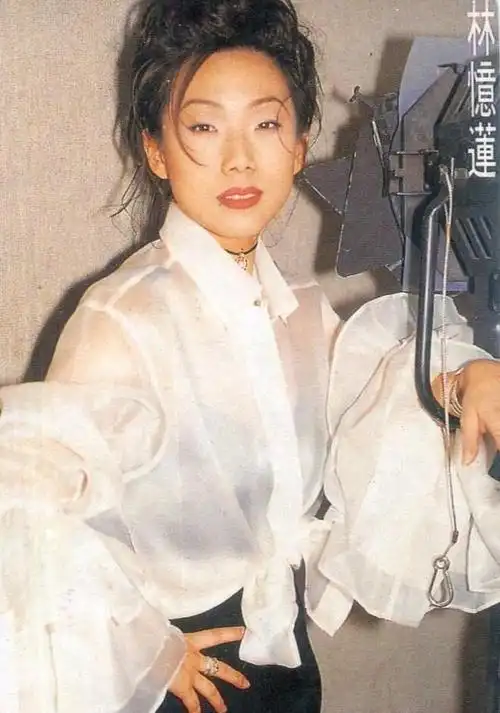 纪实歌手林忆莲:情感经历丰富,如今57岁却仍是孤单一人