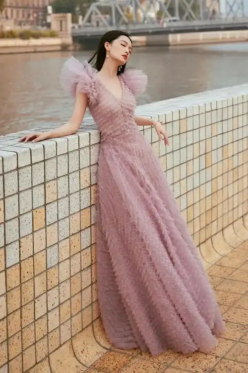 迪丽热巴红毯艳斗倪妮翻车网友嫌弃假发假到不能再假