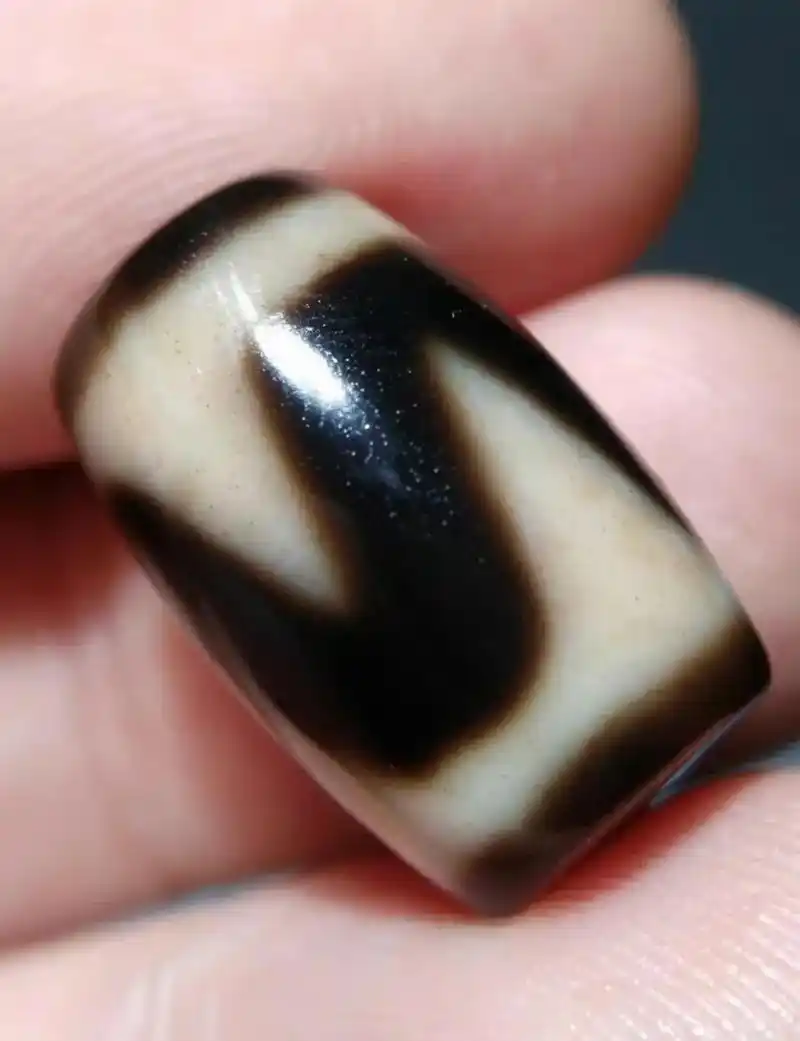 台湾良品精品纯手朱砂虎牙天珠珠体满朱砂点!连孔道都满朱砂! - 抖音