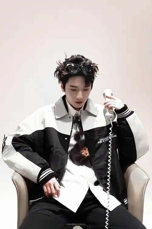 elle风尚大典##严浩翔黑白拼接外套