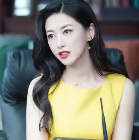 据悉,在剧中扮演赵姬的演员名字叫朱珠,她1984年出生在北京,毕业于