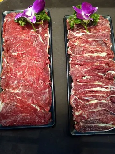 整齐精致的摆盘 色泽鲜艳的牛肉 是不是很有食欲呀