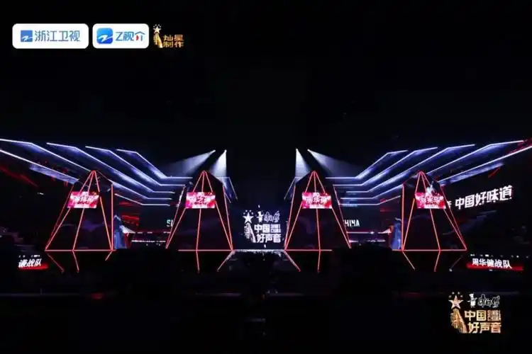此外,好声音还从灯光,摄像,音响等多方面提升了舞台包装,增强视角效果