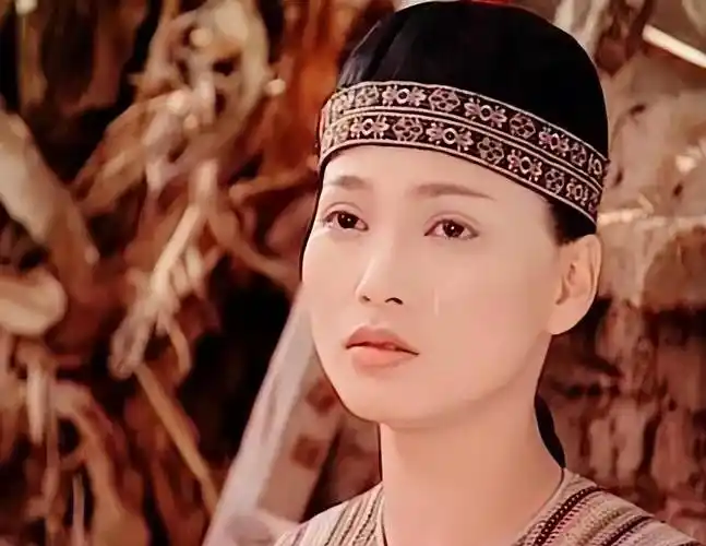 她当年分手吴京嫁给富豪,如今却成为卖鱼大婶,应该会很后悔吧_樊亦敏