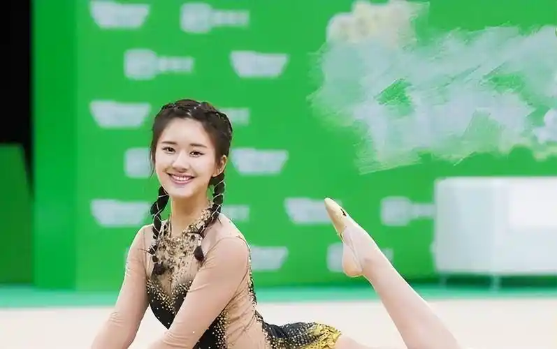 赵露思在健身房确实很漂亮,但是衣服很容易让人误会,反而很有女人味