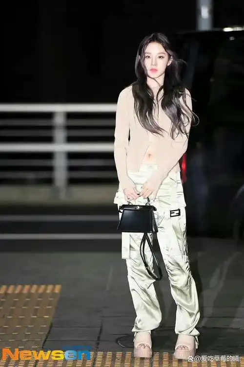 宋雨琦的机场穿搭做可盐可甜的元气宝贝