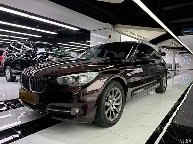 宝马535gt典雅型 红/黑 13年底上牌 10.9万公里