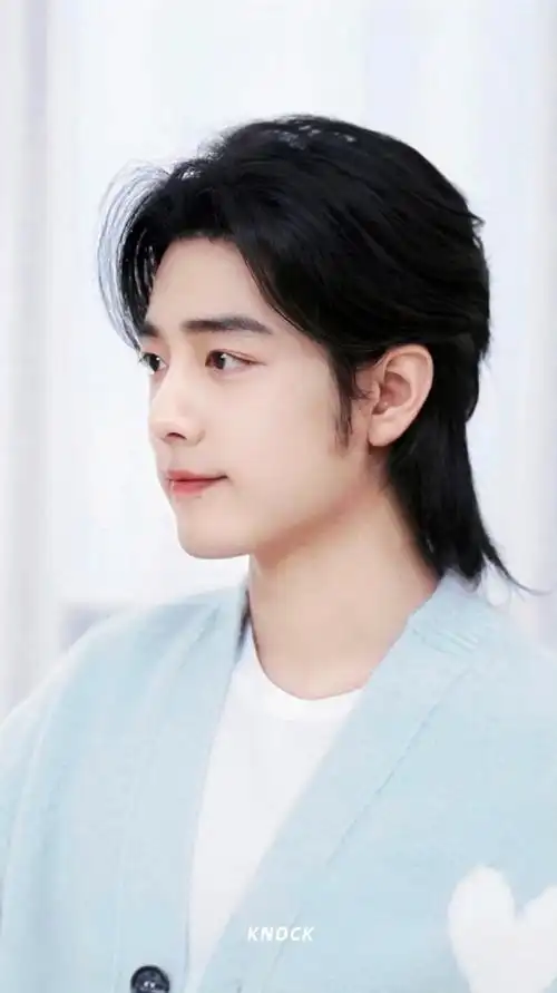 肖战蓝色针织开衫##日常见肖战#这个冬日最温柔治愈笑容!