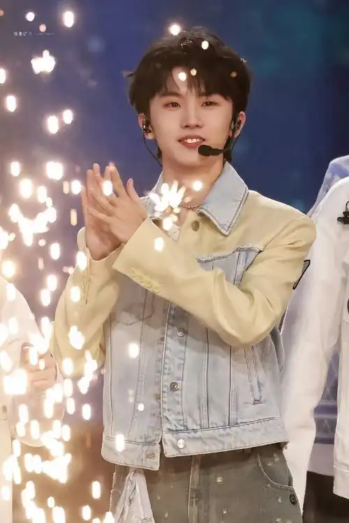 岁月是把美容刀,让马嘉祺原本就帅气的脸庞变得帅气加倍了0099