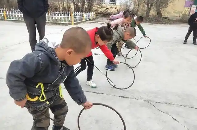 七八十年代农村孩子自制的几十种玩具你都熟悉的吗你玩过几种