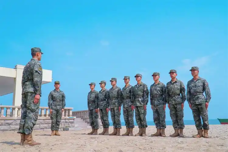 武警21式夏作训服,帅气亮相