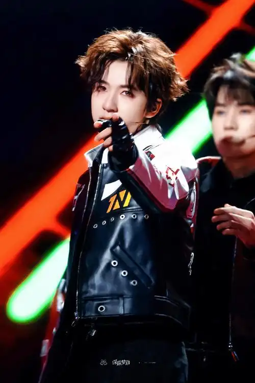 贺峻霖 梦蝶破笼##时代少年团叁重楼暨出道四周年演唱会