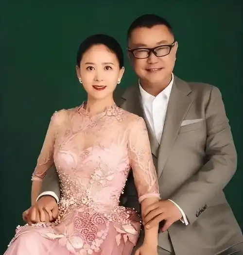 尹相杰与歌手肖洋分手8年他浪子回头后娶拍卖师她的人生怎样