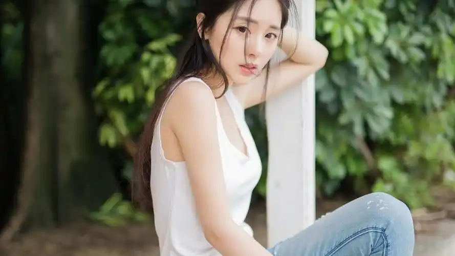 清新脱俗美女生活图片壁纸-美女壁纸-高清美女图片-第5图-娟娟壁纸