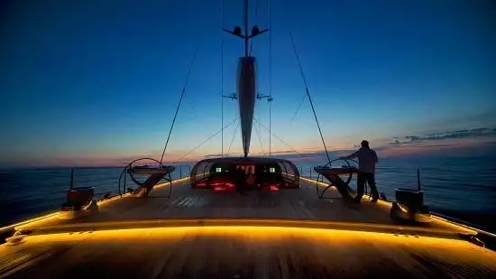 男人是铁帆船是