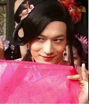 黄晓明薛之谦扮妃子斗艳 霍建华李易峰女装也不弱(2)