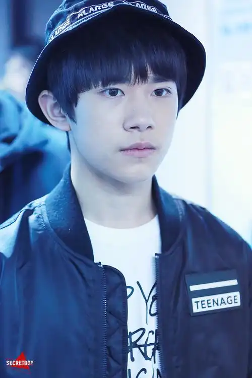 易烊千玺 2015机场fashion show 151213 长沙返北京